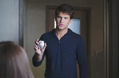 Ator de “Pretty Little Liars”, Keegan Allen é agredido e roubado sob ameaça de morte