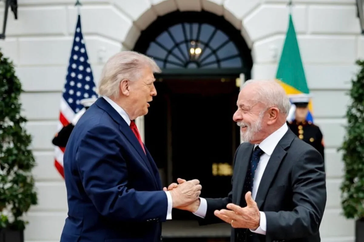 Lula liga para Trump, que propõe retomada de negociações sobre tarifas