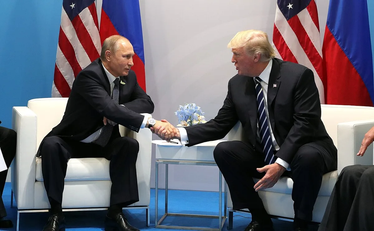 Kremlin comemora decisão do governo Trump de suspender novas sanções contra a Rússia