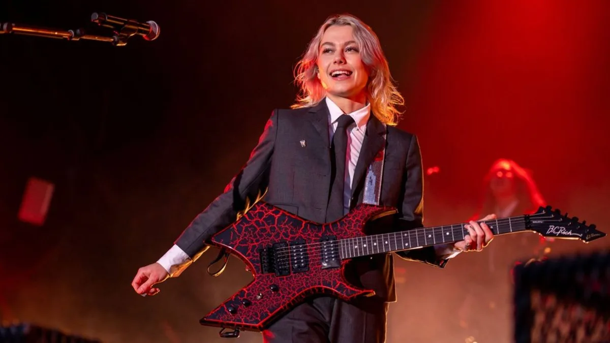 Phoebe Bridgers: Sängerin feiert Chart-Erfolg im Krankenbett