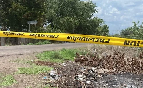 Vuelca pipa cargada con nitrato de amonio en Cucurpe, Sonora; reportan una persona muerta y otra herida