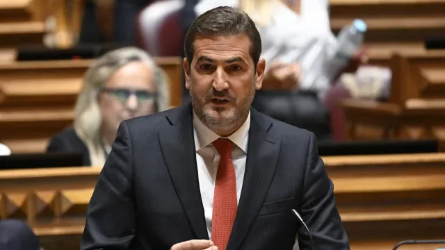 Combustíveis? Hugo Soares acusa Carneiro de estar "mal habituado"