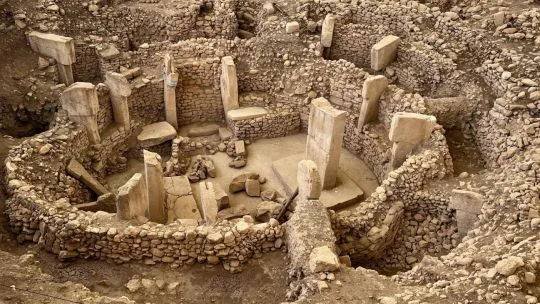 Descubrimiento revolucionario en Göbekli Tepe: de primer templo de la humanidad a aldea milenaria con centros monumentales