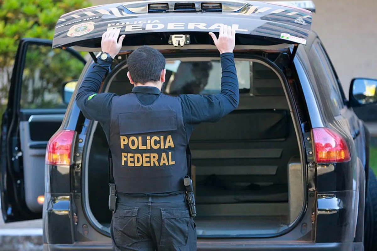 Foragido por assassinar policial é preso pela PF na Argentina