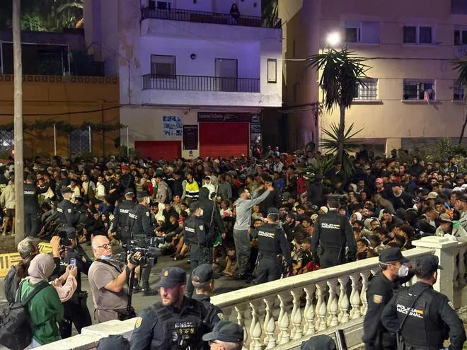 El Gobierno calcula que quedan en Ceuta unos 10.000 inmigrantes, más de 3.000 todavía en las calles