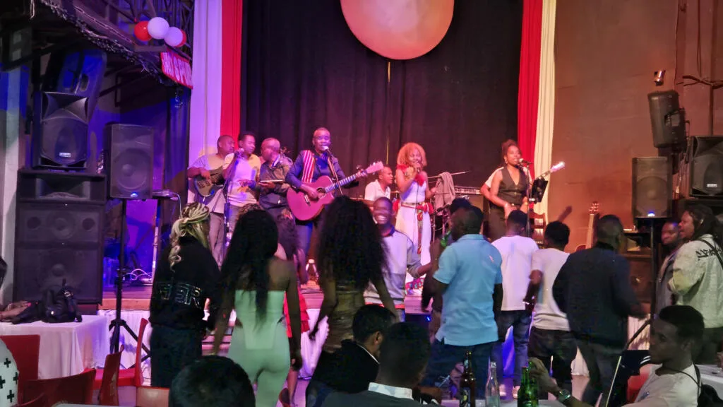 Histoire de la nuit africaine: à Antananarivo, 15 ans de fête et de brassage culturel au Jao's Pub[9/10]