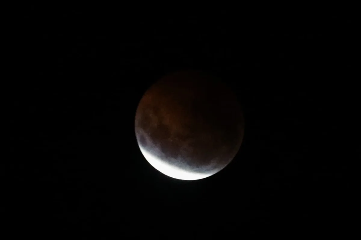 Veja fotos do eclipse da Lua no céu de Curitiba nesta quinta-feira