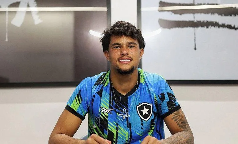 Filho de Eliza Samúdio com goleiro Bruno é afastado do Botafogo