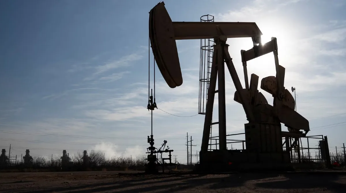 El petróleo operó por encima de los US$100 en medio de la renovada preocupación por una posible escasez global