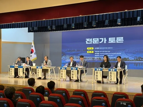 부산 오페라하우스 개관 공연 "마중물 돼야" vs "예산 과다"
