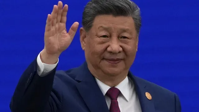 Xi visita Egito numa altura em que China procura ampliar influência