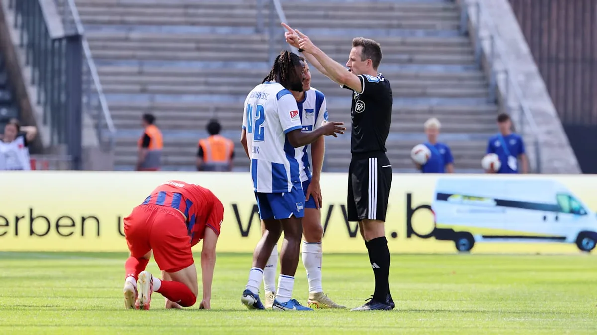 Unnötige Rote Karte - Hertha-Star rastet plötzlich aus