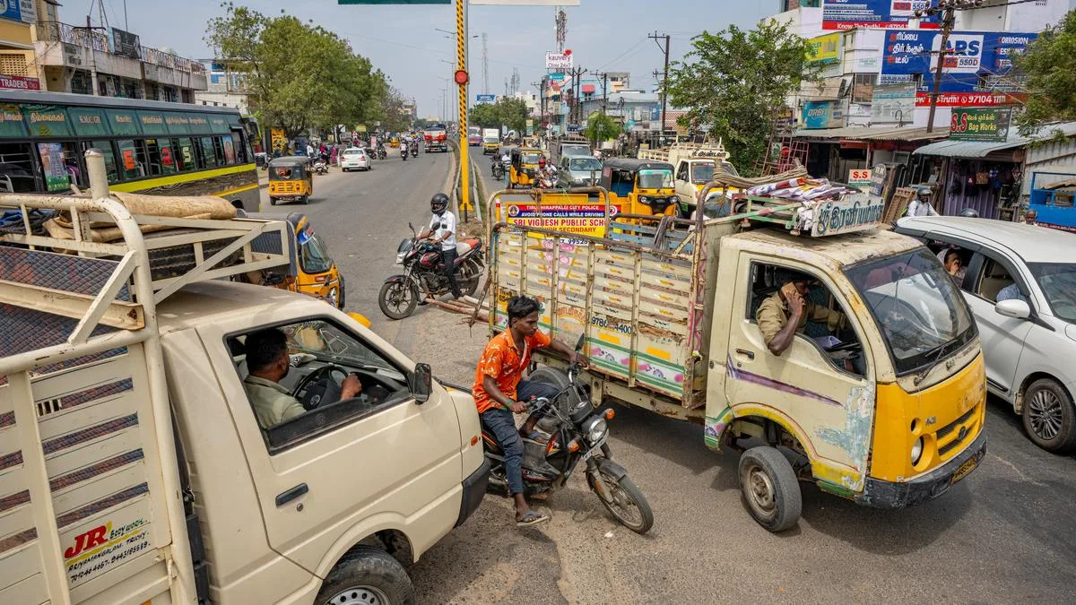 Don’t reduce width of service roads, residents association urges government