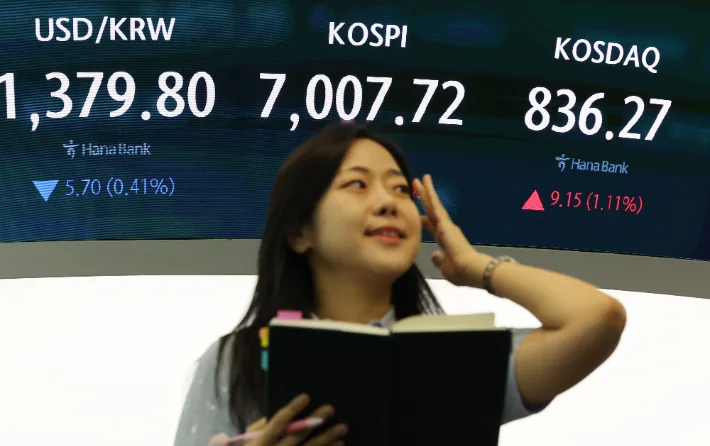 삼성전자 5% 급등…코스피 7거래일 만에 '7천피' 마감