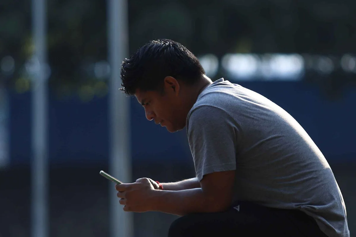 Suspenden alrededor de 2.5 millones de líneas de celular, informa CRT
