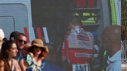 Tadej Pogacar souffre de plusieurs fractures et d'une commotion cérébrale après sa chute sur la Vuelta et sera opéré de la clavicule