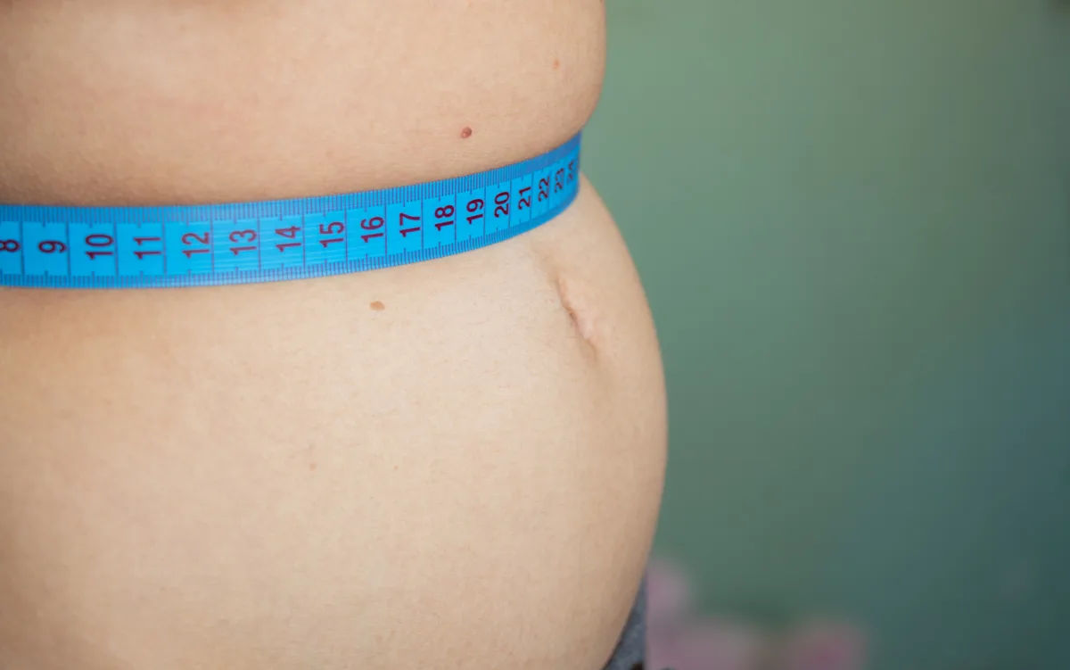 Gordura abdominal pode prever doenças no coração melhor que IMC, afirma estudo