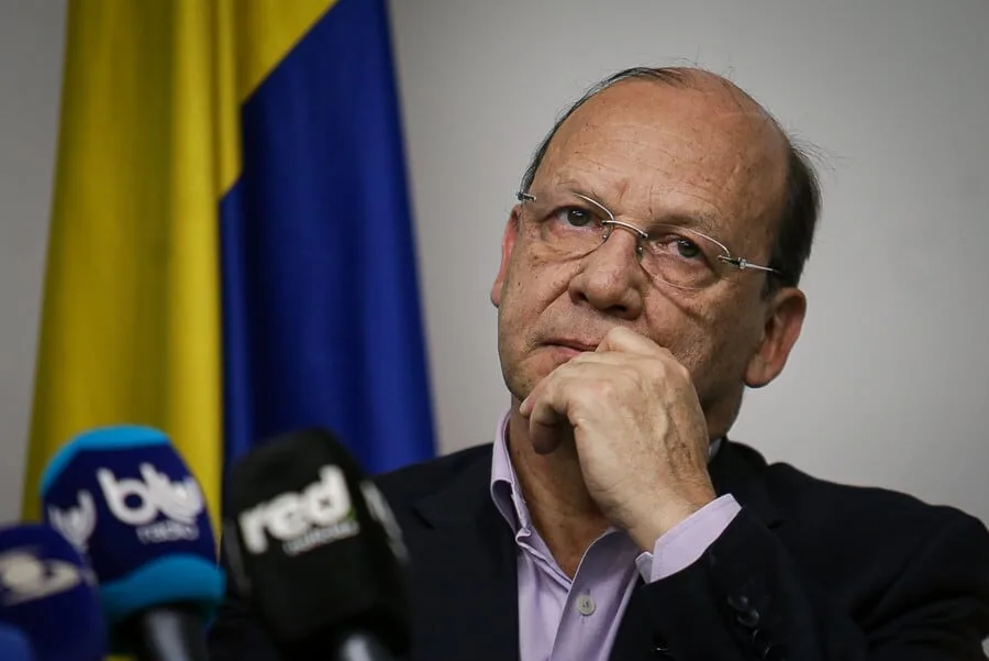 Radicaron denuncia penal contra el exministro Germán Ávila por el presupuesto que presentó para 2027: “No es un descuadre menor”