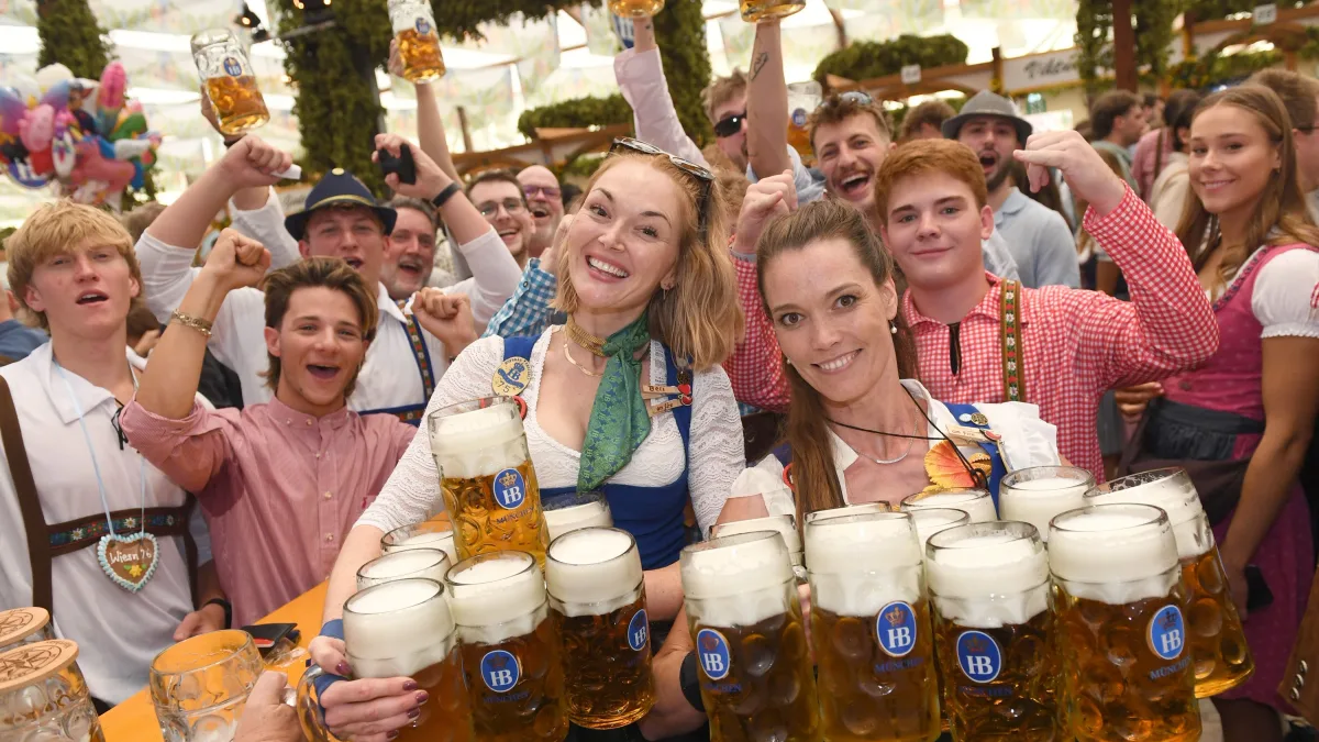 Auf Oktoberfest: Gelungene Wiederbelebung: Kellnerinnen retten Wiesnbesucher