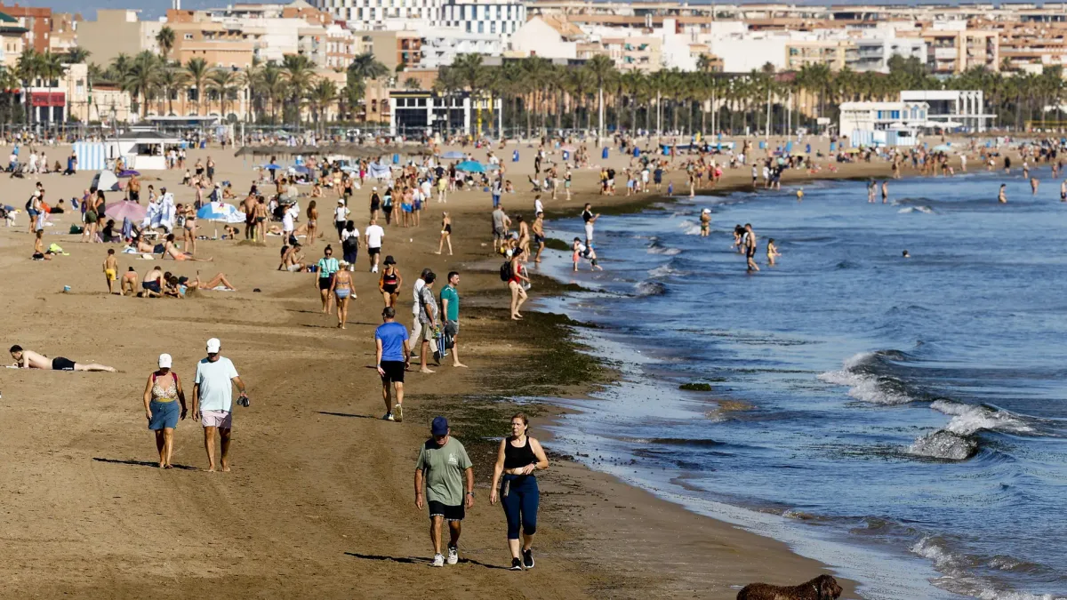 El tiempo veraniego se mantiene este martes en casi toda la Península, con riesgo de lluvias débiles en el Cantábrico y Baleares