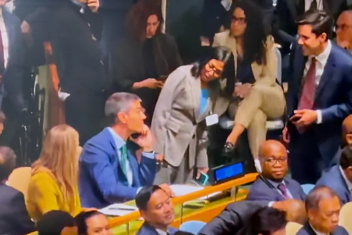 VIDEO: El particular trato de Pedro Sánchez a Delcy Rodríguez cuando se acercó a saludarlo en la ONU