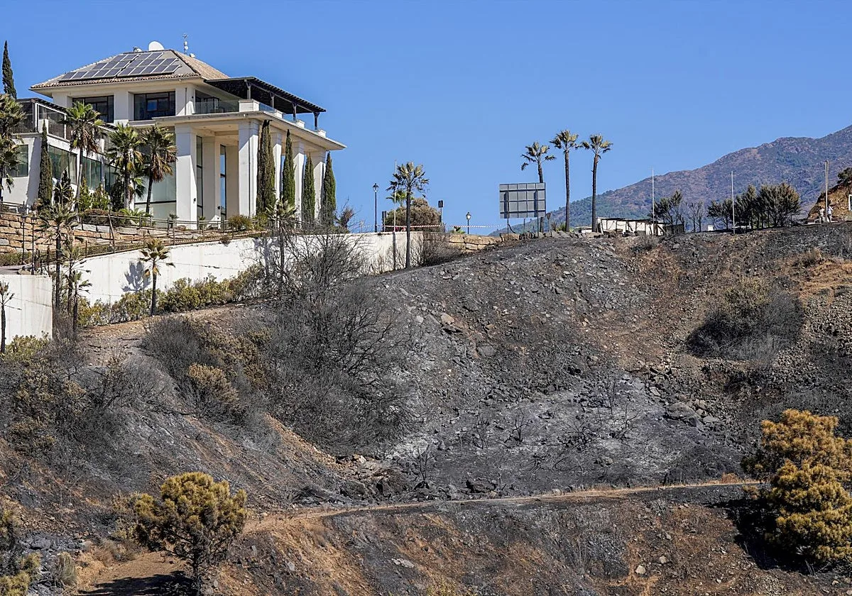 Estabilizado el incendio de Benahavís que ha provocado tres heridos
