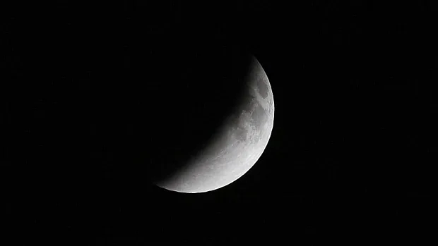 Eclipse lunar: a Lua vai quase desaparecer sob a sombra da Terra na sexta-feira. Saiba como ver