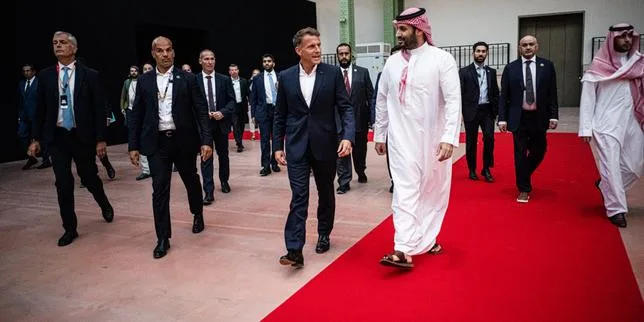 Emmanuel Macron et Mohammed Ben Salman ont clôturé l’Esports World Cup, symbole du « soft power » saoudien