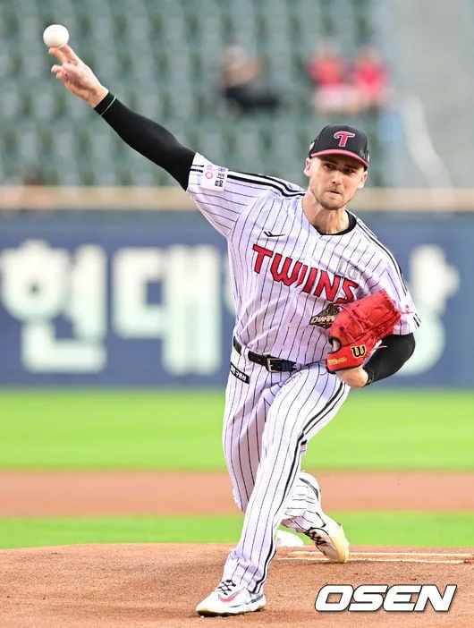 [사진]LG 선발 앤더스 톨허스트, '오직 승리로'