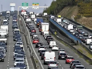 Trafic routier du week-end du 15 août : Bison Futé voit rouge samedi, un lundi encombré dans le sens des retours