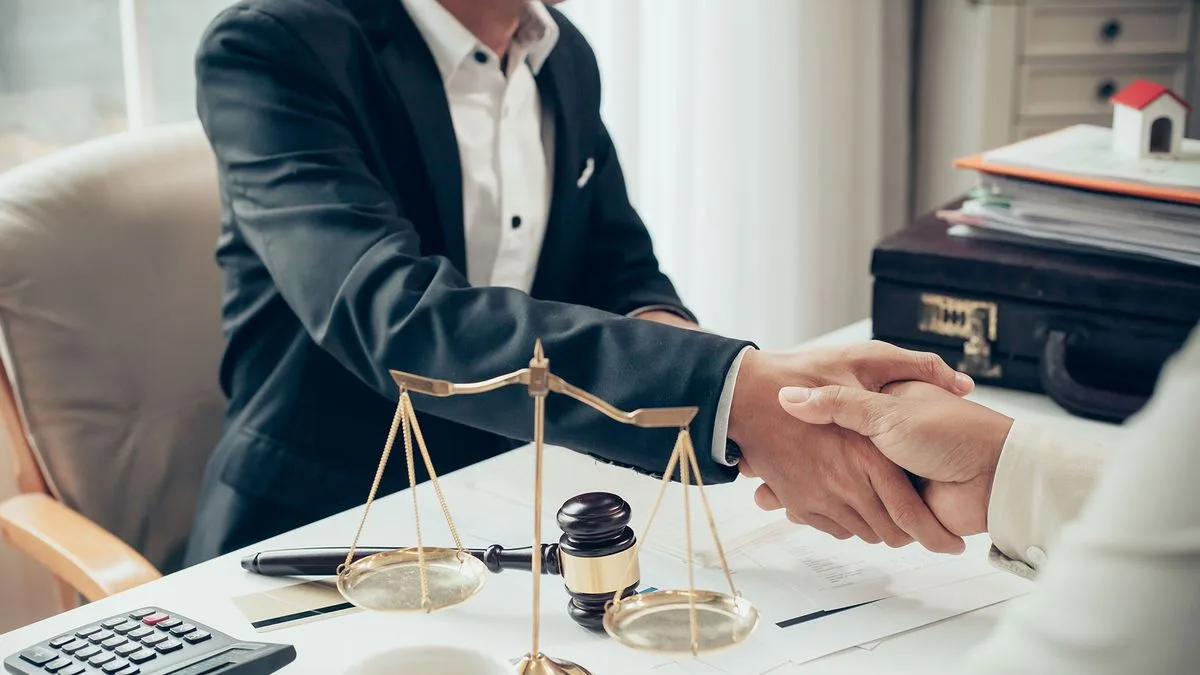 La precarización del derecho