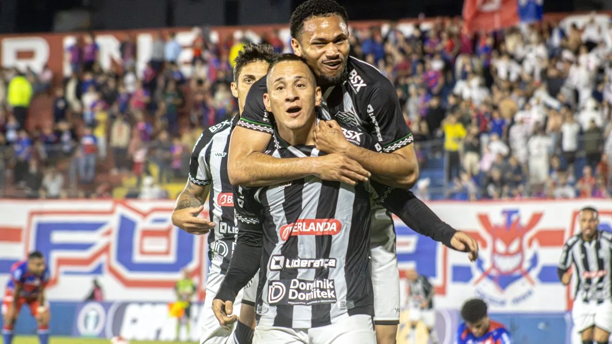 Figueirense reage, com força ofensiva, após primeiro tempo ruim, no empate em 2 a 2 com Marcílio Dias