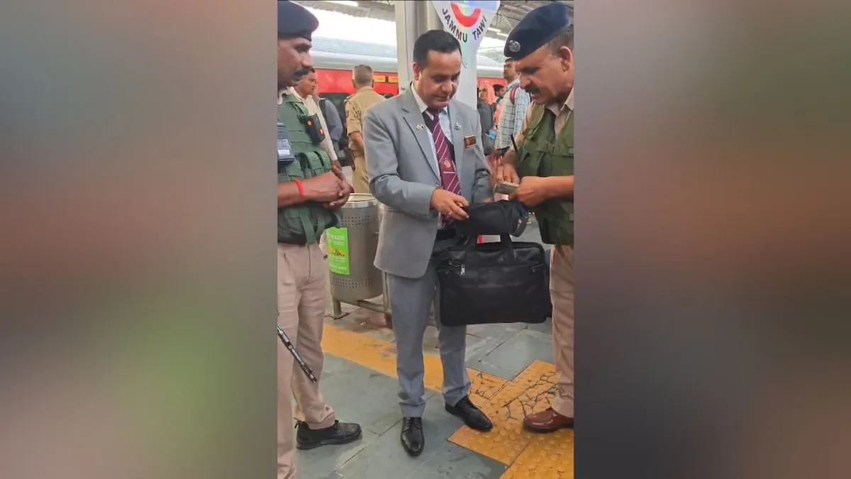 Passenger Leaves Bag Containing Rs 25,000 On Train In Jammu, Staff Returns It