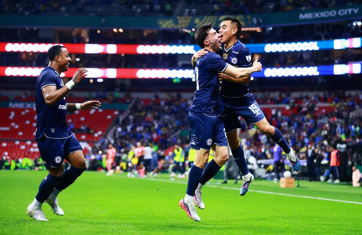 Cruz Azul derrota al América 4-3 en el Clásico Joven