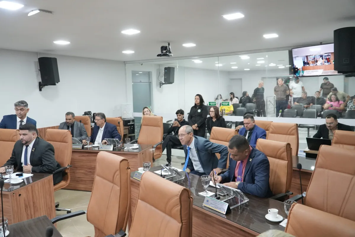 Sessão na Câmara é interrompida após "spray de peido"