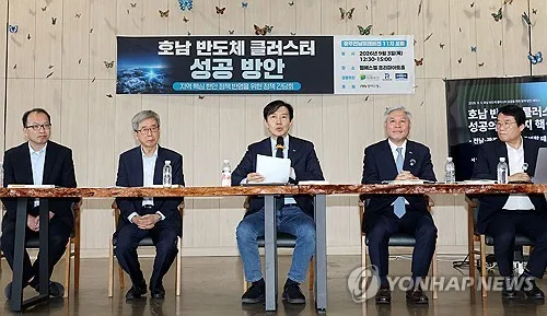 조국혁신당, 호남 반도체 성공전략 논의 "자립형 생태계 구축"