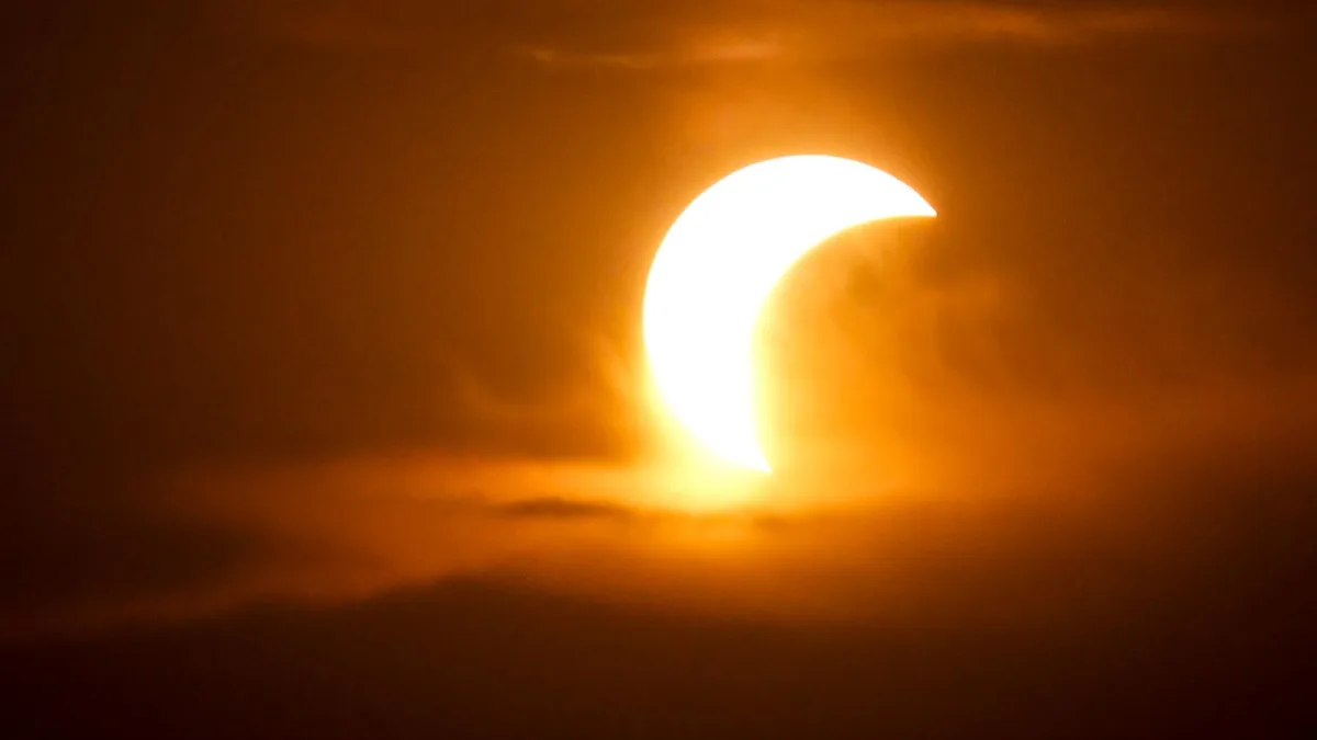 Le journal britannique « The Sun » n’aurait pas pu mieux illustrer l’éclipse solaire