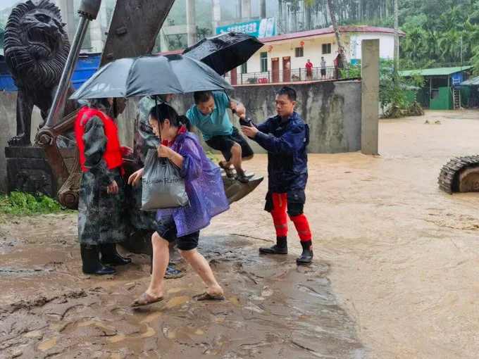 Más de 42 mil evacuados en la isla china de Hainan a causa de las fuertes lluvias