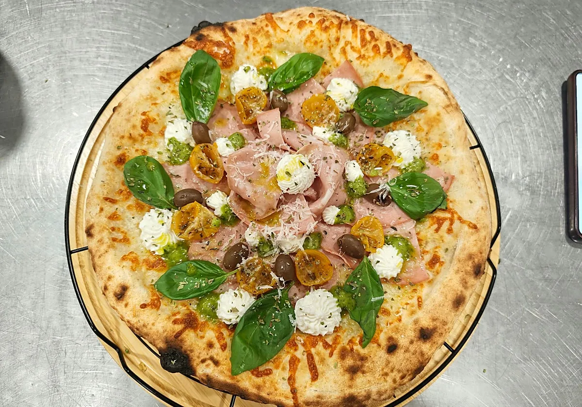 Pizzería Adrián de Palma del Río se cuela en el podio nacional con dos premios en el campeonato «Pizza por Pasión»