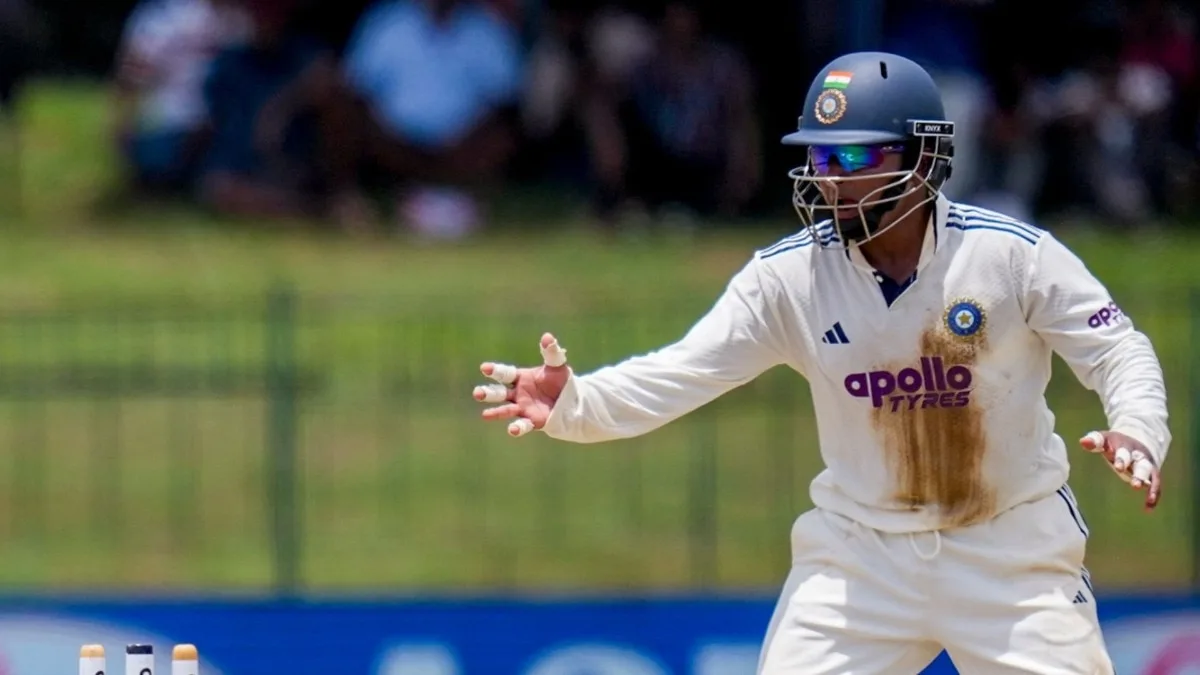 Don't be scared, you're captain: Sarfaraz sledges Dhananjaya de Silva in Colombo