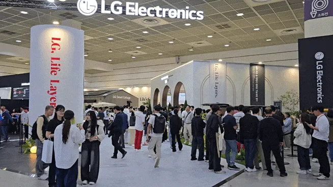 [르포] 집안일 돕고 공장 자재 이송하고… 삼성·LG가 보여준 ‘AI 세상’은