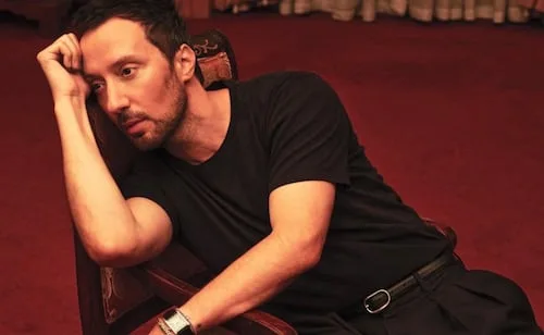 Anthony Vaccarello deja la dirección creativa de Saint Laurent