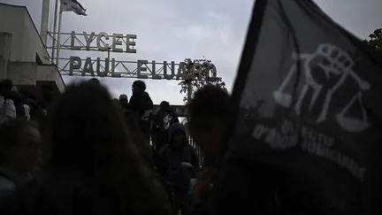 A Saint-Denis, des membres du personnel du lycée Paul-Eluard dénoncent une intervention "violente" de la police dans l'établissement