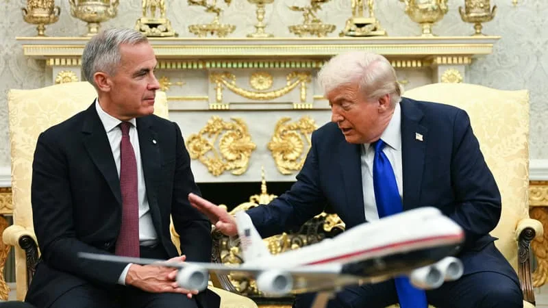 "Le Canada nous arnaque depuis des années", "les Canadiens pensent que tout leur est dû"... Trump annonce des droits de douane de 50% sur les véhicules produits chez son voisin