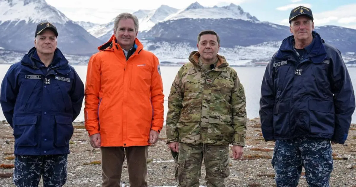 «Las Malvinas son argentinas»: Carlos Presti y Pablo Quirno visitaron la Base Naval Integrada de Ushuaia