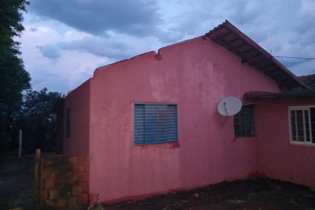 Temporal destelha casas em Ivinhema e ventos podem ter passado de 100 km/h, diz Defesa Civil