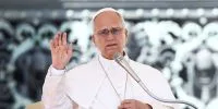 Papa Leão XIV realiza oração no Vaticano após alta do hospital
