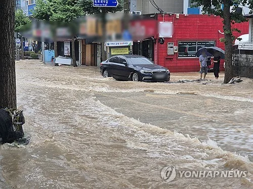 경남 폭우에 거제·통영 교육시설 12곳 피해…건물·운동장 침수