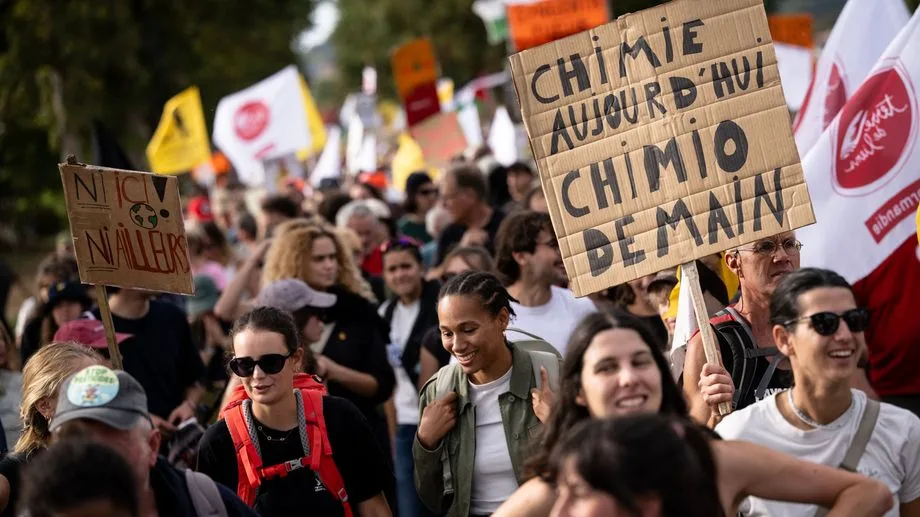 "Pesticides à vie ? Non merci !" : des rassemblements organisés partout en France contre un projet européen
