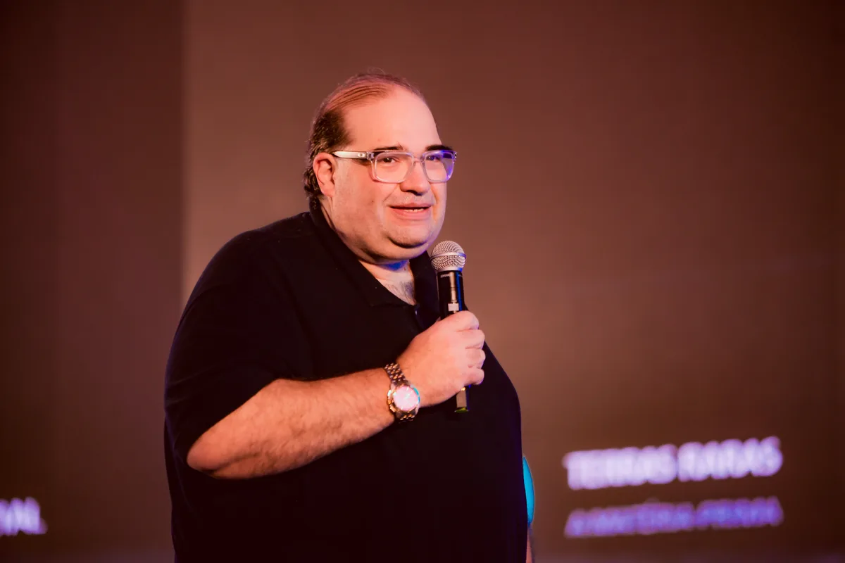 Sérgio Sacani destaca como IA, energia e minerais estão moldando a geopolítica